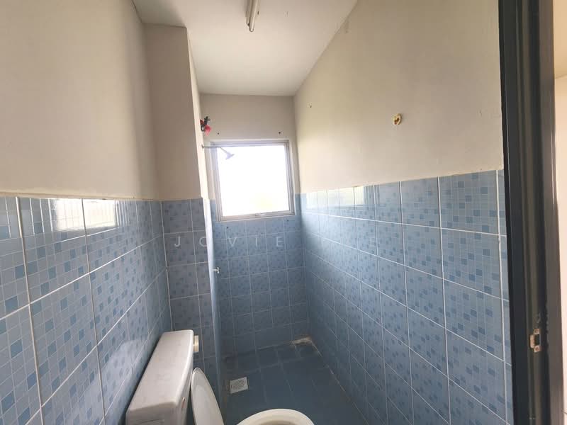 Rumah Bandar untuk Dijual di Taman Saujana Suria (Kajang) - Jovie Lee - Bathroom - PropertyGuru.com.my