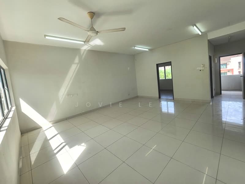 Rumah Bandar untuk Dijual di Taman Saujana Suria (Kajang) - Jovie Lee - Living Room - PropertyGuru.com.my