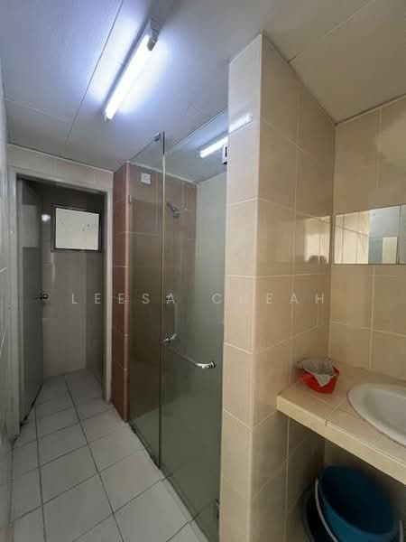 Kondominium untuk Disewa di Sea View Tower - Leesa Cheah - Bathroom - PropertyGuru.com.my