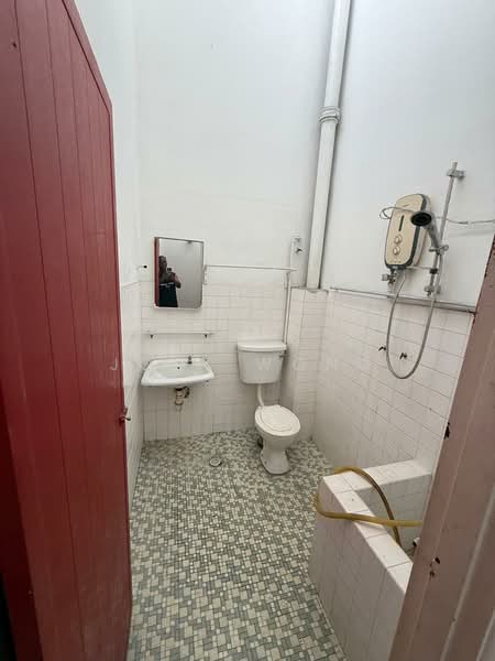 Rumah Teres 2 Tingkat untuk Dijual di Kawasan 6, Taman Gembira Baru (Klang) - Joey Wong - Bathroom - PropertyGuru.com.my