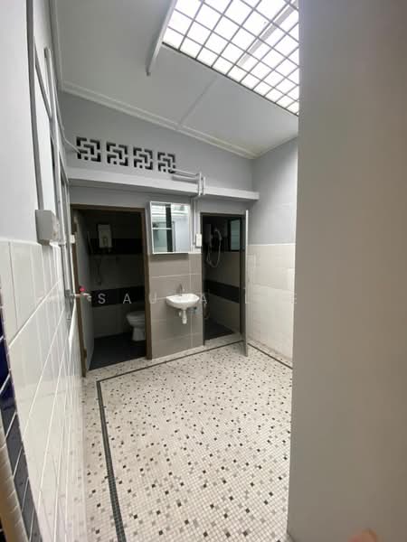 Rumah Teres 1 Tingkat untuk Dijual di Taman Abad (Johor Bahru) - Sausa Lee - Bathroom - PropertyGuru.com.my