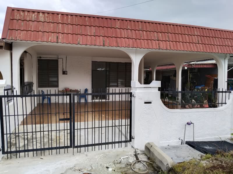 1-storey Terraced House for Sale in Taman Paroi Jaya (Paroi) - Ismi Muhammad - Exterior - PropertyGuru.com.my
