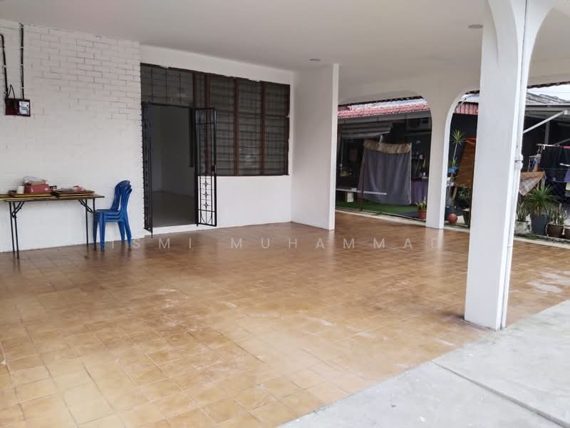 1-storey Terraced House for Sale in Taman Paroi Jaya (Paroi) - Ismi Muhammad - Exterior - PropertyGuru.com.my