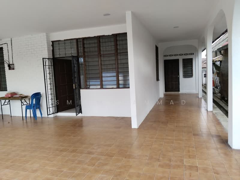 1-storey Terraced House for Sale in Taman Paroi Jaya (Paroi) - Ismi Muhammad - Exterior - PropertyGuru.com.my