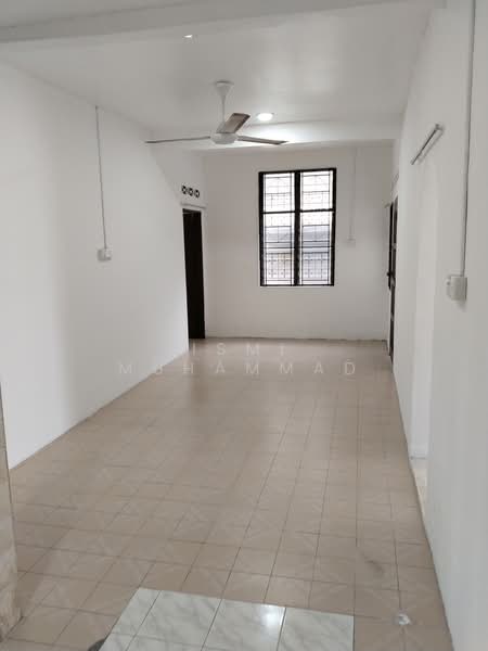 1-storey Terraced House for Sale in Taman Paroi Jaya (Paroi) - Ismi Muhammad - Living Room - PropertyGuru.com.my