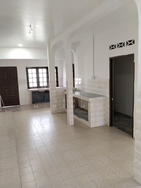 1-storey Terraced House for Sale in Taman Paroi Jaya (Paroi) - Ismi Muhammad - Kitchen - PropertyGuru.com.my
