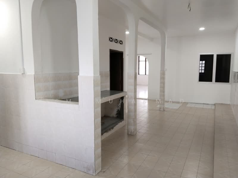 1-storey Terraced House for Sale in Taman Paroi Jaya (Paroi) - Ismi Muhammad - Interior - PropertyGuru.com.my