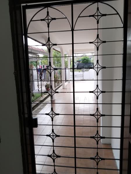 1-storey Terraced House for Sale in Taman Paroi Jaya (Paroi) - Ismi Muhammad - Exterior - PropertyGuru.com.my