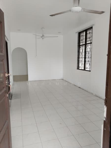 1-storey Terraced House for Sale in Taman Paroi Jaya (Paroi) - Ismi Muhammad - Living Room - PropertyGuru.com.my
