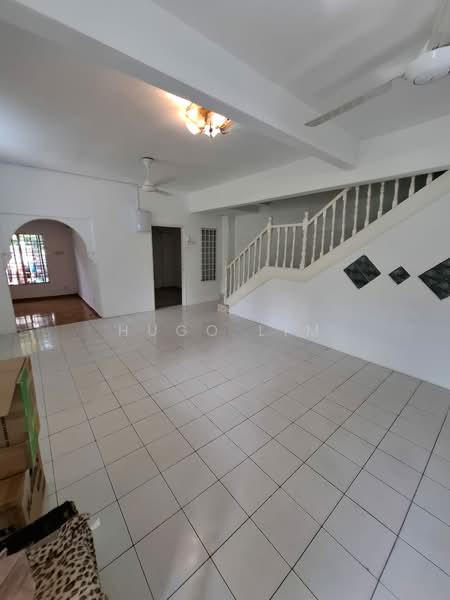 Rumah Teres 2 Tingkat untuk Dijual di Taman Puncak Jalil (Seri Kembangan) - Hugo Lim - Living Room - PropertyGuru.com.my