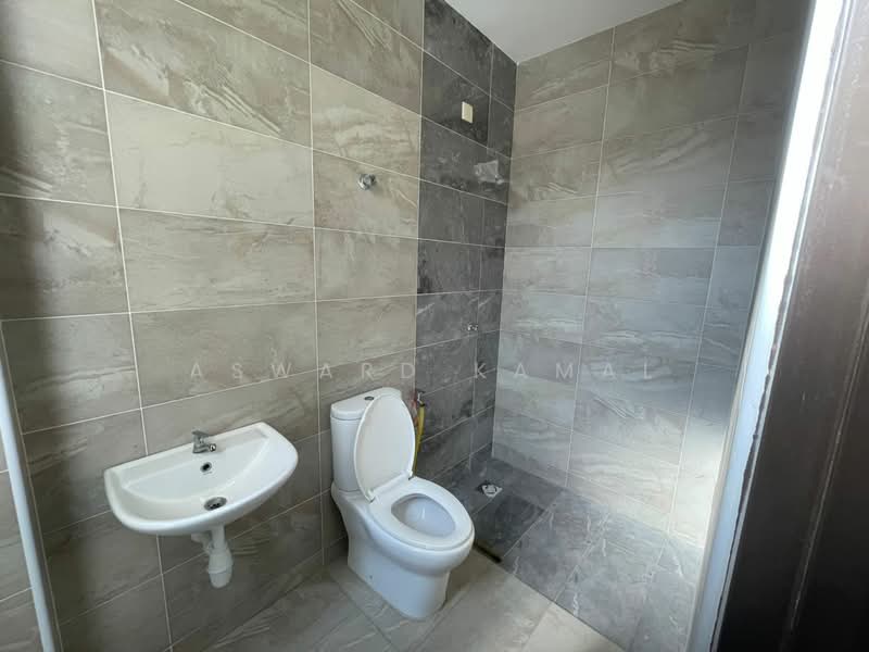 Rumah Teres 2 Tingkat untuk Dijual di Taman Nusa Intan (Senawang) - Asward Kamal - Bathroom - PropertyGuru.com.my