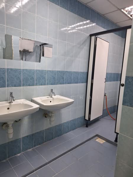 Shop for Rent in KL City Centre (Kuala Lumpur) - June Chai - Bathroom - PropertyGuru.com.my