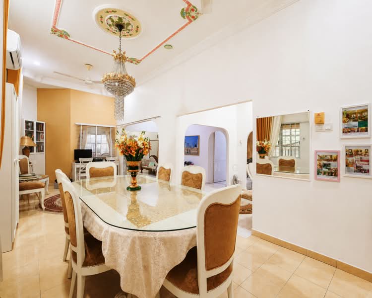 Rumah Teres 1 Tingkat untuk Dijual di Seksyen 24 (Shah Alam) - Jim Ling - Dining Room - PropertyGuru.com.my