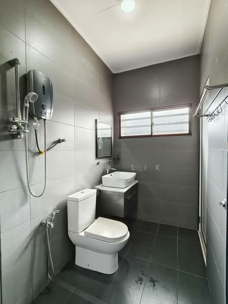 Semi-Detached House for Sale in Taman Kota Kulai (Kulai) - Fong Lik - Bathroom - PropertyGuru.com.my