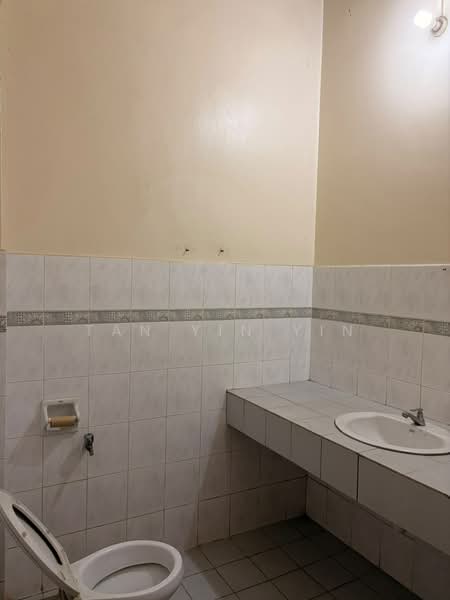 Rumah Teres untuk Dijual di Taman Bayu Perdana (Klang) - Tan Yin Yin - Bathroom - PropertyGuru.com.my