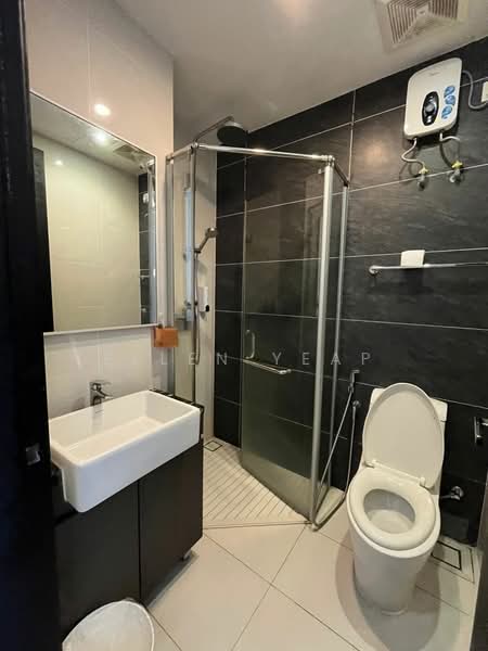 Condominium for Rent at Bay Laurel @ Country Garden Danga Bay - Ellen Yeap - Bathroom - PropertyGuru.com.my