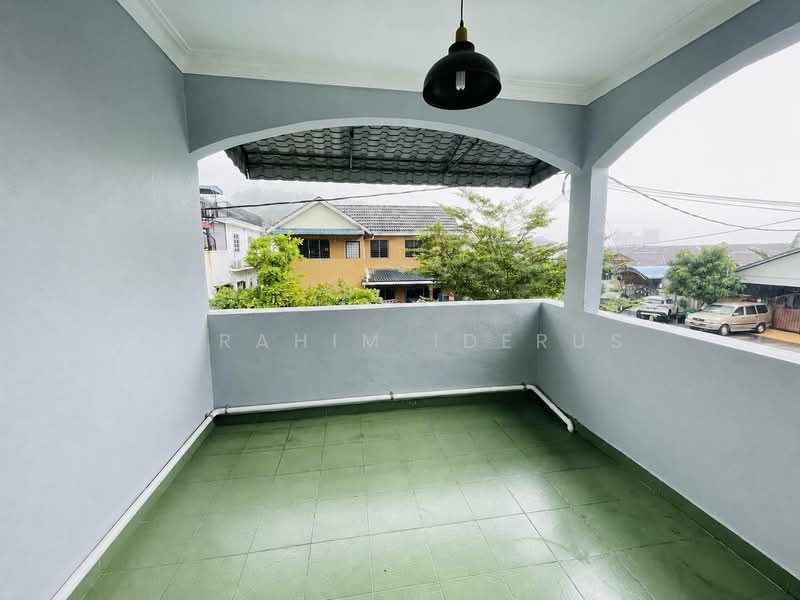 2-storey Terraced House for Sale in Batu Caves (Selangor) - Ibrahim Iderus - Balcony - PropertyGuru.com.my