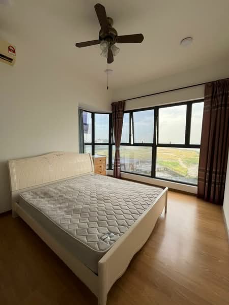 Condominium for Rent at Kings Bay @ Country Garden Danga Bay - Ellen Yeap - Bedroom - PropertyGuru.com.my