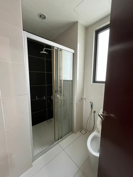 Condominium for Rent at Kings Bay @ Country Garden Danga Bay - Ellen Yeap - Bathroom - PropertyGuru.com.my