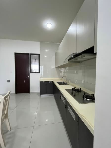Condominium for Rent at Kings Bay @ Country Garden Danga Bay - Ellen Yeap - Kitchen - PropertyGuru.com.my