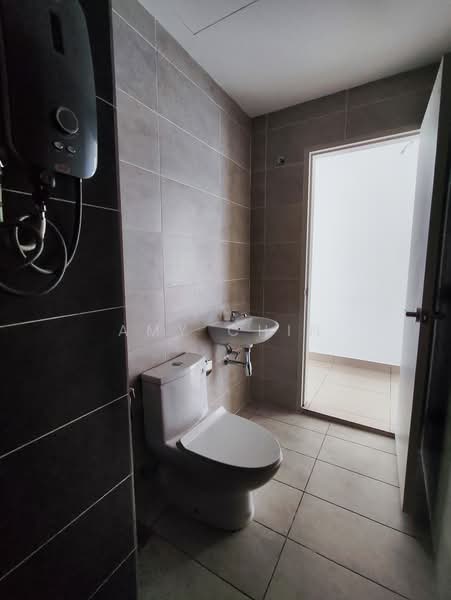 Kediaman Servis untuk Dijual di M Oscar - Amy Chin - Bathroom - PropertyGuru.com.my