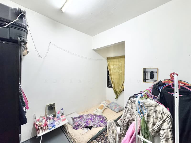 Pangsapuri untuk Dijual di Pangsapuri Seri Mutiara - Adibah Salim - Bedroom - PropertyGuru.com.my