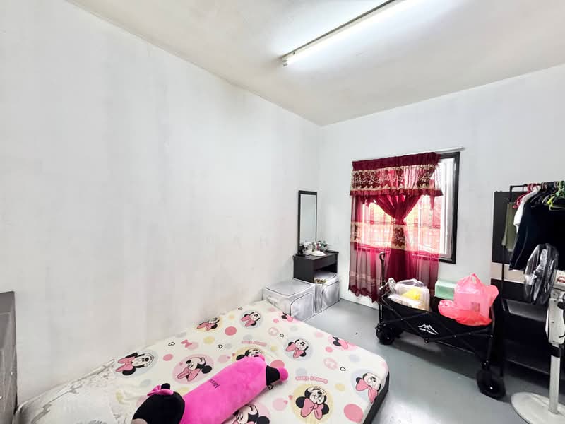 Pangsapuri untuk Dijual di Pangsapuri Seri Mutiara - Adibah Salim - Bedroom - PropertyGuru.com.my