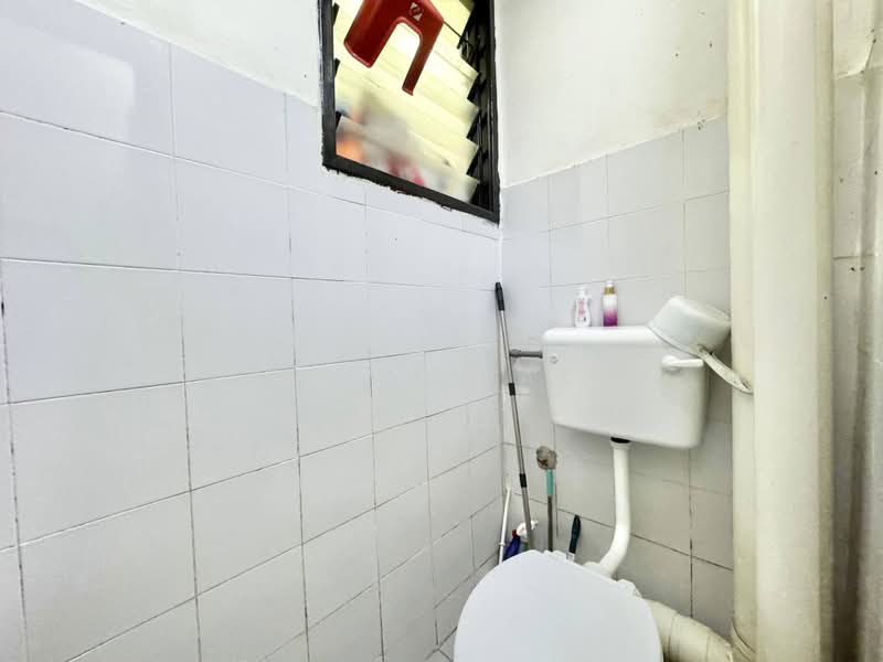 Pangsapuri untuk Dijual di Pangsapuri Seri Mutiara - Adibah Salim - Bathroom - PropertyGuru.com.my