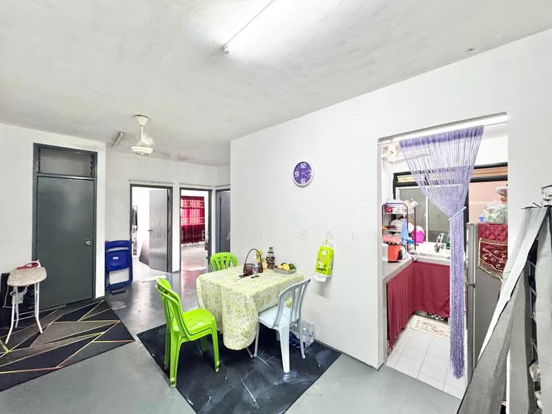 Pangsapuri untuk Dijual di Pangsapuri Seri Mutiara - Adibah Salim - Dining Room - PropertyGuru.com.my