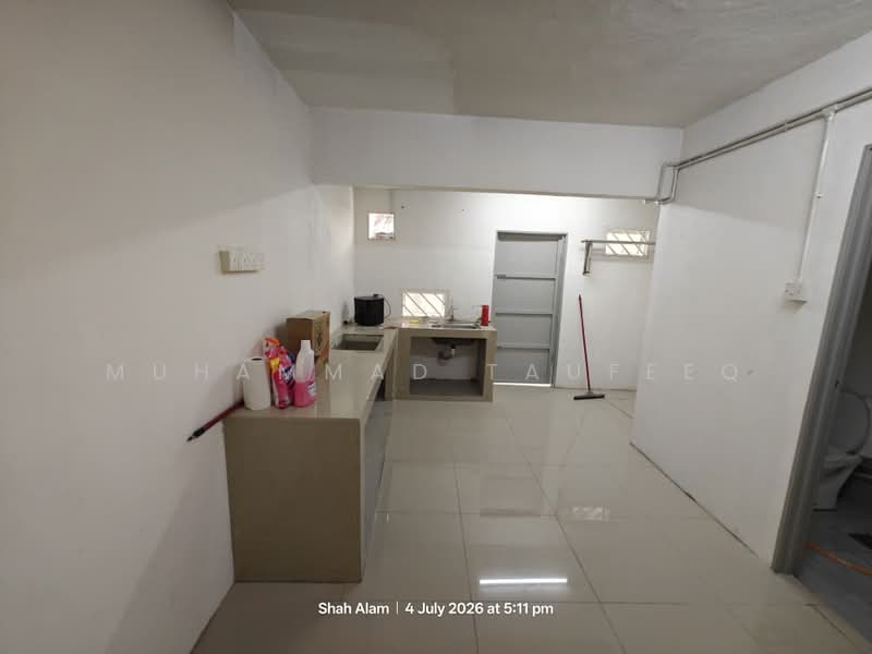 3-storey Terraced House for Rent in Taman Sri Muda (Shah Alam) - Muhammad Taufeeq - Kitchen - PropertyGuru.com.my