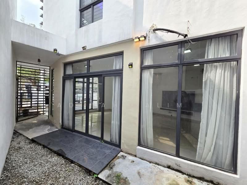 2-storey Terraced House for Sale in Laman Glenmarie (Shah Alam) - Adibah Salim - Exterior - PropertyGuru.com.my
