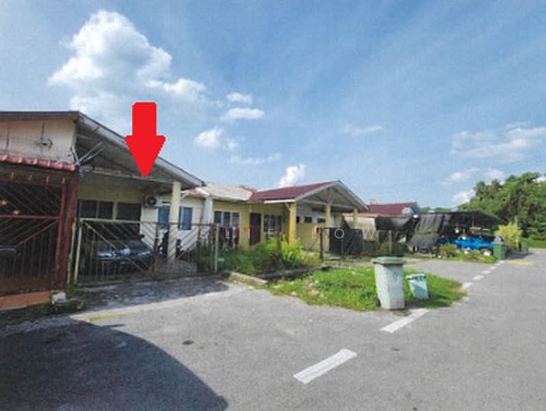 1-storey Terraced House for Sale in Kuching (Sarawak) - Leslie Low - Exterior - PropertyGuru.com.my