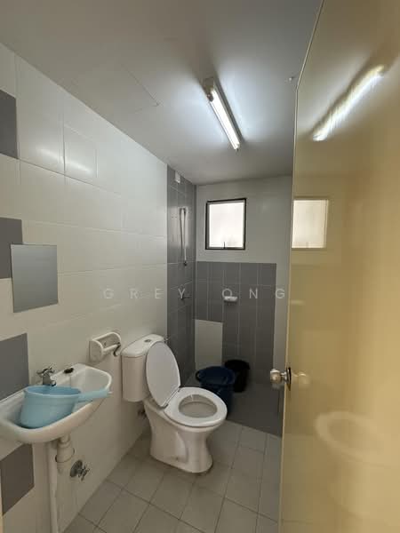 Apartment for Sale at Seri Intan Apartment - Grey Ong - Bathroom - PropertyGuru.com.my
