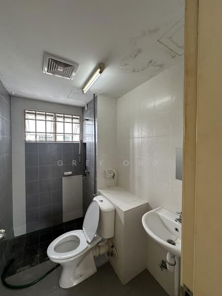 Apartment for Sale at Seri Intan Apartment - Grey Ong - Bathroom - PropertyGuru.com.my