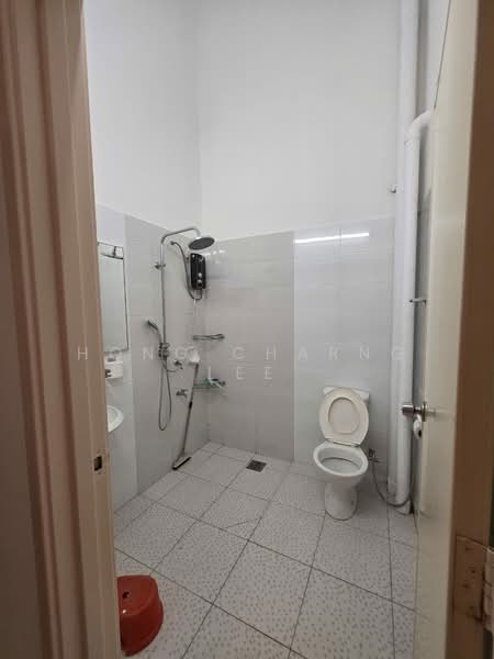 Rumah Teres 1 Tingkat untuk Disewa di Johor Bahru (Johor) - Hong Charng Lee - Bathroom - PropertyGuru.com.my