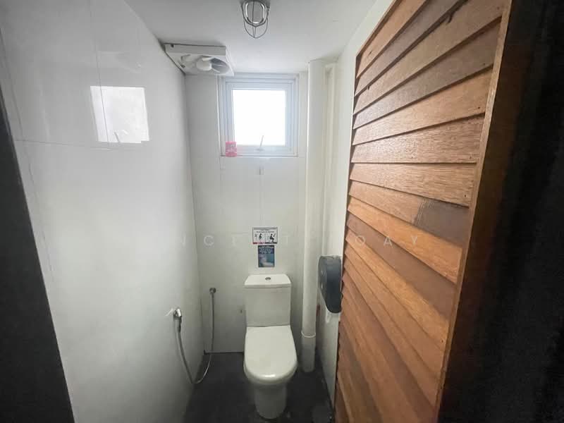 Shop / Office for Rent in Jelutong (Penang) - Vincent Koay - Bathroom - PropertyGuru.com.my
