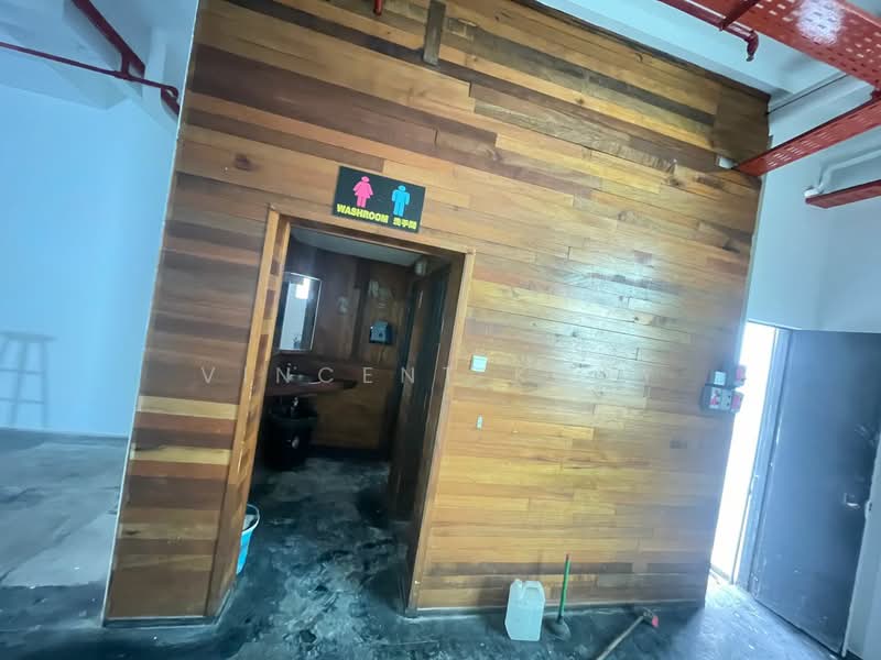 Shop / Office for Rent in Jelutong (Penang) - Vincent Koay - Bathroom - PropertyGuru.com.my