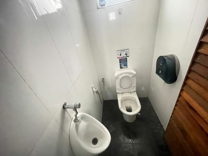 Shop / Office for Rent in Jelutong (Penang) - Vincent Koay - Bathroom - PropertyGuru.com.my