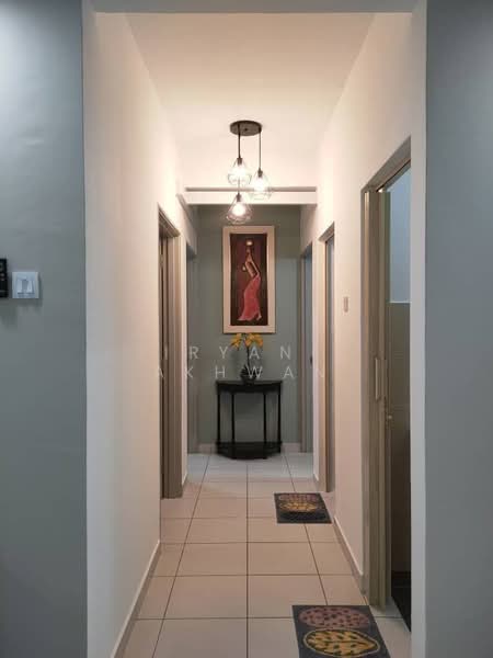 Apartment for Rent at Pangsapuri Seri Utama - Iryani Akhwan - Corridor - PropertyGuru.com.my