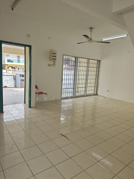Terraced House for Rent in Bandar Putra Permai (Seri Kembangan) - Janice Yap - Entrance - PropertyGuru.com.my