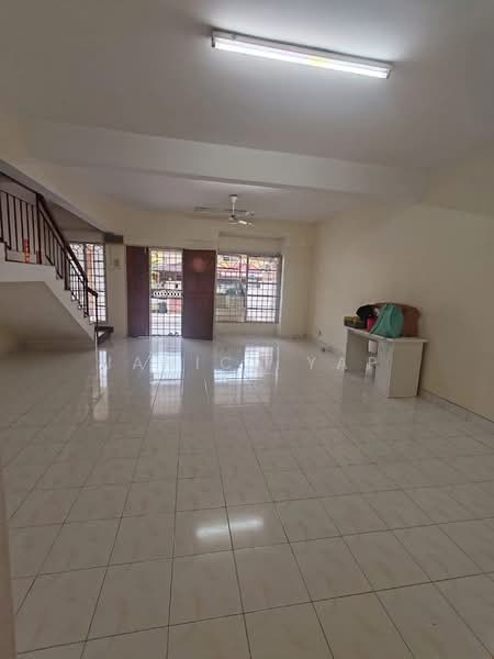 Terraced House for Rent in Bandar Putra Permai (Seri Kembangan) - Janice Yap - Living Room - PropertyGuru.com.my