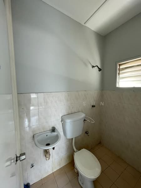 Apartment for Rent at Pangsapuri Cemara - Chris Sun - Bathroom - PropertyGuru.com.my
