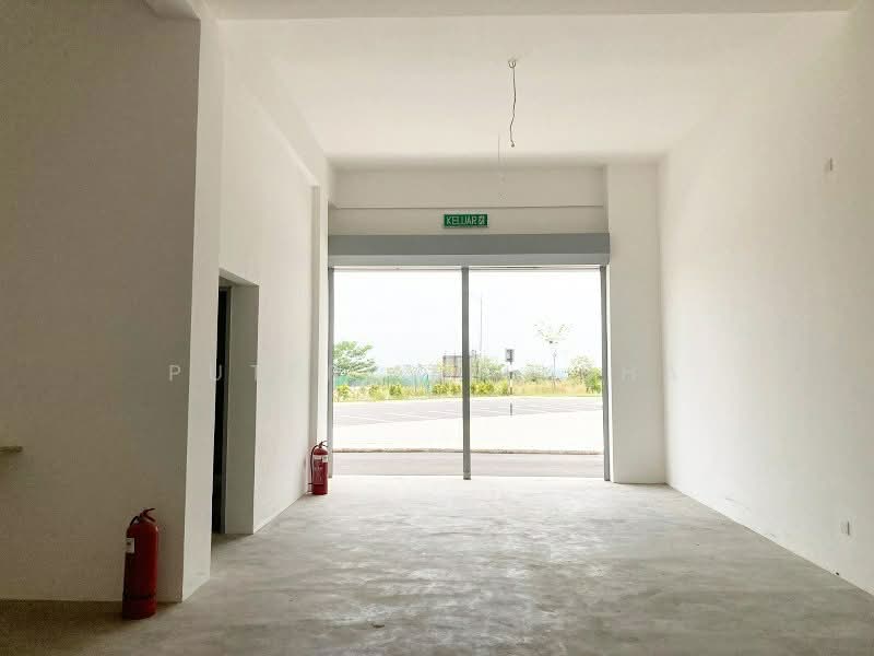 Kedai / Pejabat untuk Disewa di Kota Warisan (Sepang) - Puteri Ellysha - Entrance - PropertyGuru.com.my