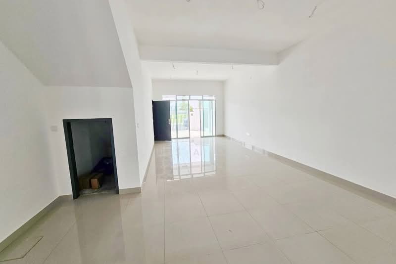 Rumah Teres 2 Tingkat untuk Dijual di Bandar Dato Onn (Tebrau) - Sausa Lee - Living Room - PropertyGuru.com.my