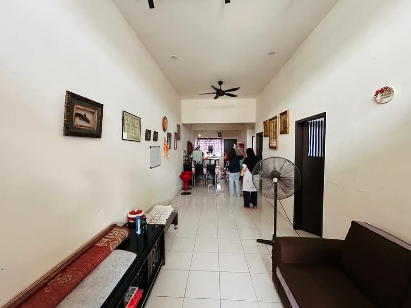 Rumah Teres untuk Dijual di Johor Bahru (Johor) - Ida Aziz - Living Room - PropertyGuru.com.my