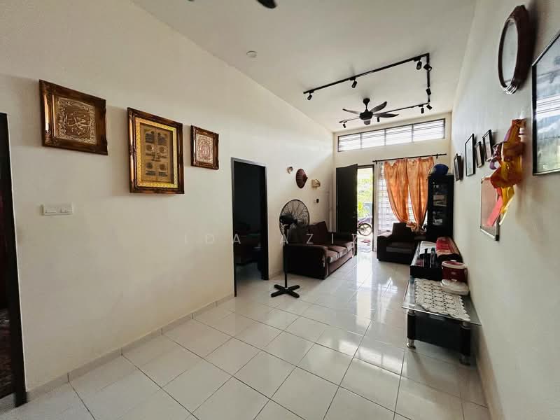 Rumah Teres untuk Dijual di Johor Bahru (Johor) - Ida Aziz - Living Room - PropertyGuru.com.my