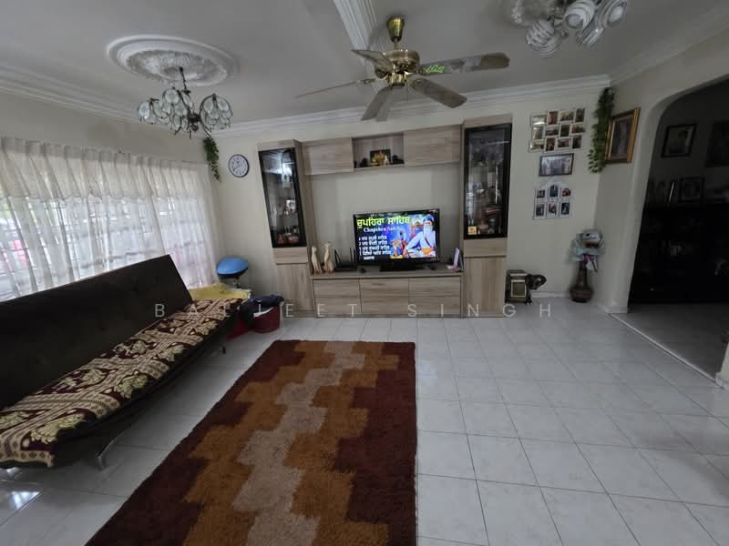 Cluster House for Sale in Shah Alam (Selangor) - Baljeet Singh - Living Room - PropertyGuru.com.my