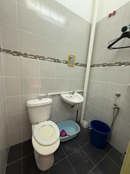 Rumah Teres 2 Tingkat untuk Dijual di Taman Scientex Senai (Senai) - Robin Lim - Bathroom - PropertyGuru.com.my