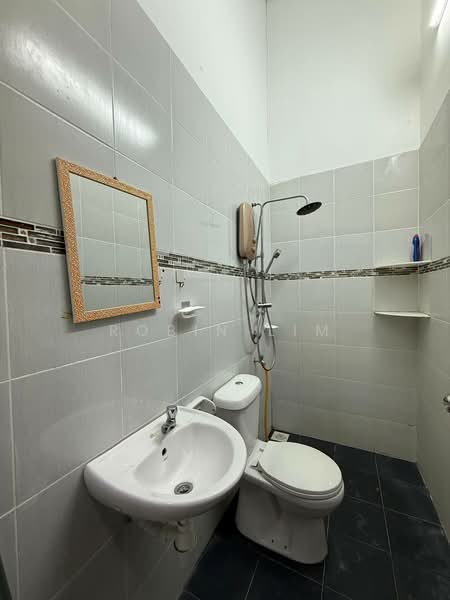 Rumah Teres 2 Tingkat untuk Dijual di Taman Scientex Senai (Senai) - Robin Lim - Bathroom - PropertyGuru.com.my
