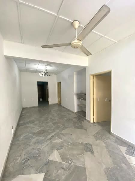 1-storey Terraced House for Sale in Seksyen 4, Taman Kinrara (Puchong) - Leanne Chia - Living Room - PropertyGuru.com.my